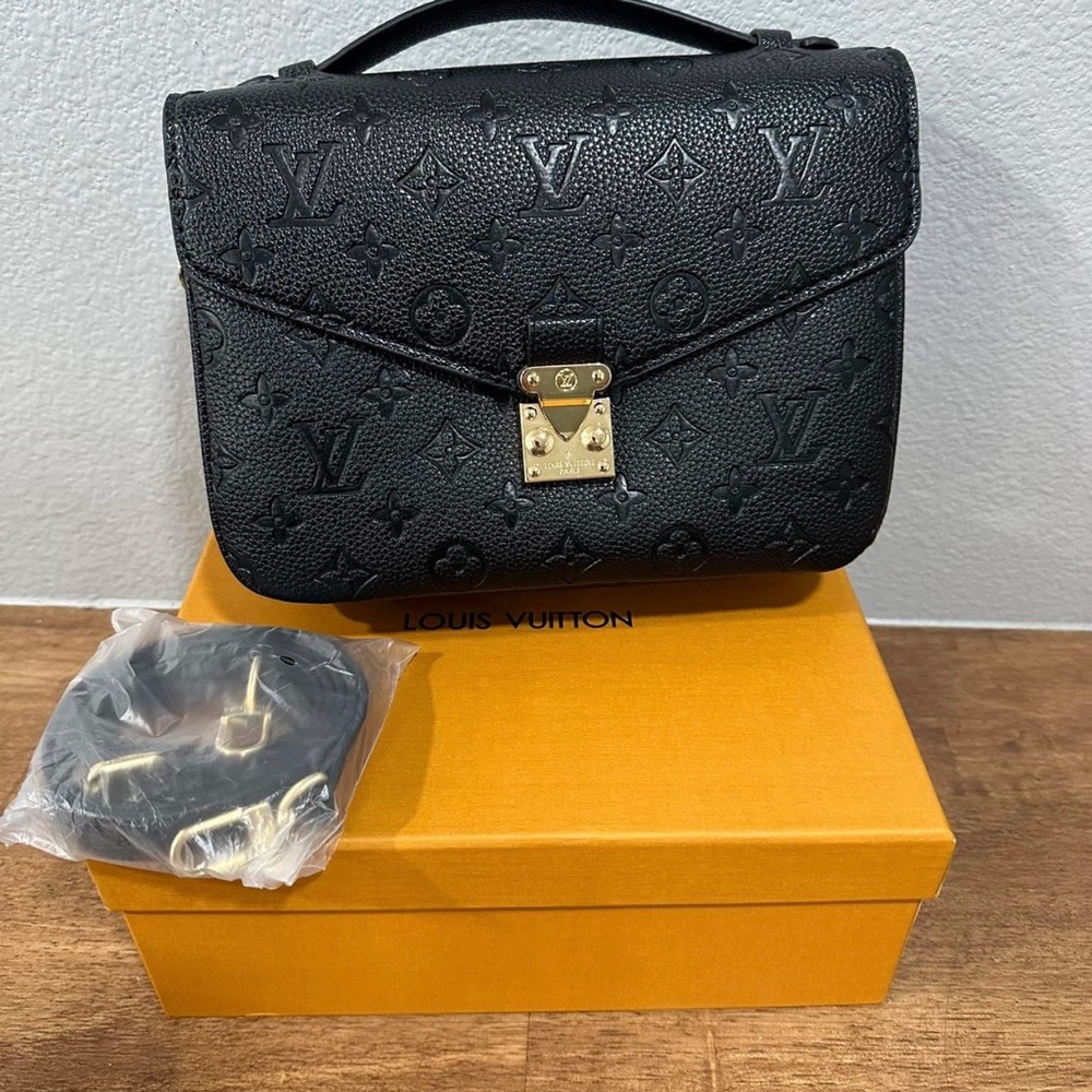 Louis Vuitton pochette Métis Black Women's crossbody Bag